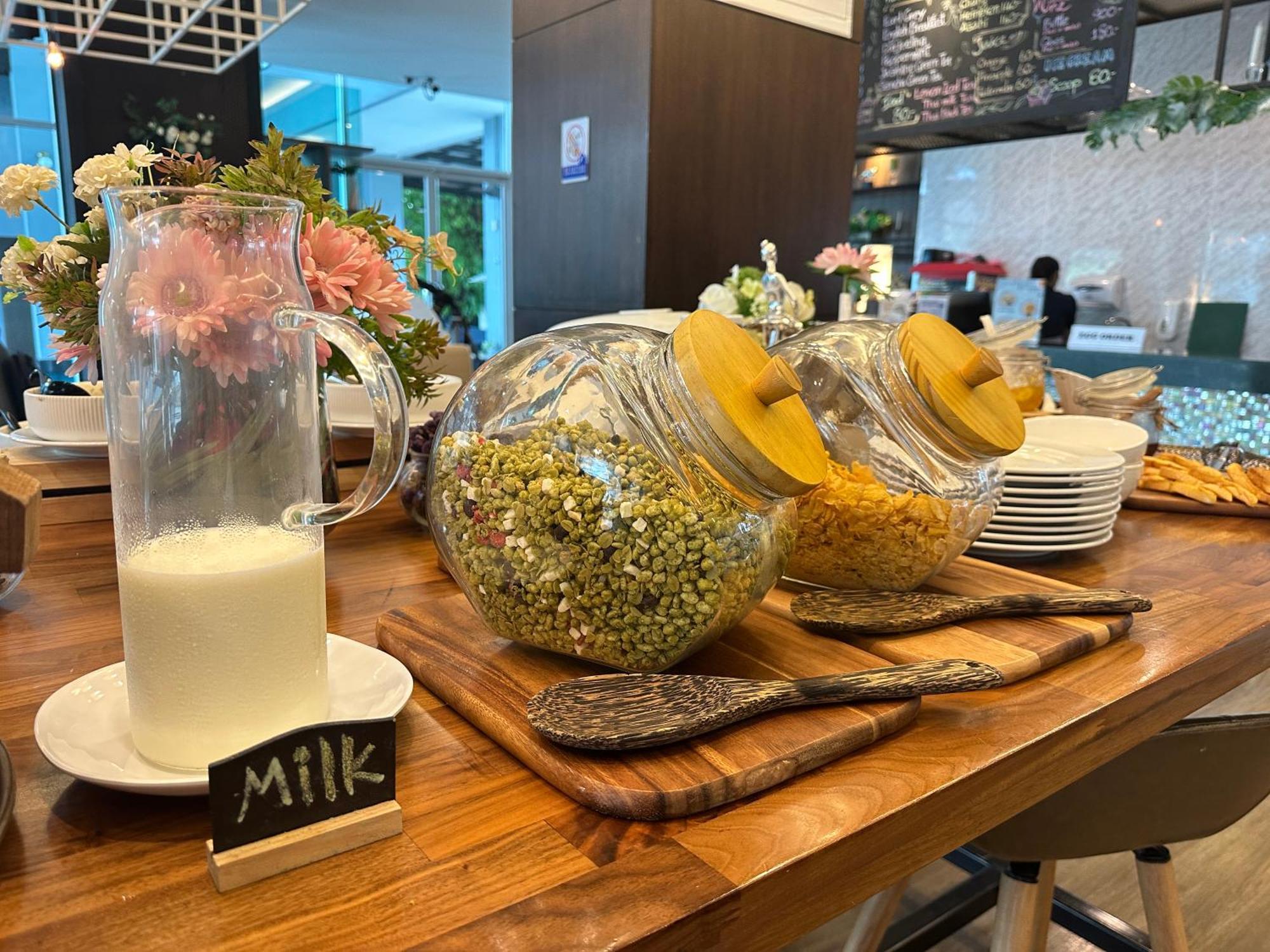 Kokotel Bangkok Dheva Thonglor Екстериор снимка